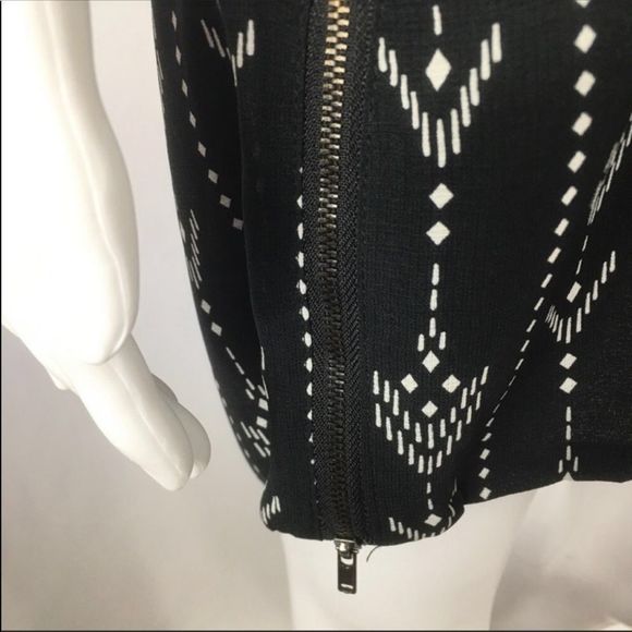 ASOS GOLDIE | Dream Team Shift Dress Aztek | Medium - Picture 8 of 12